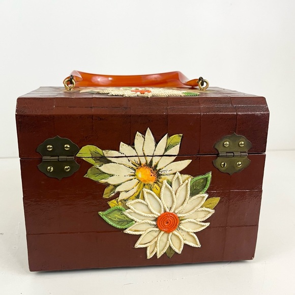 Vintage 60’s / 70’s Floral Daisy Wooden Box Purse with Handle Artist Signed - Picture 4 of 12